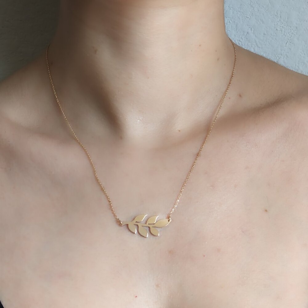 18k Yellow Gold Leaf Necklace